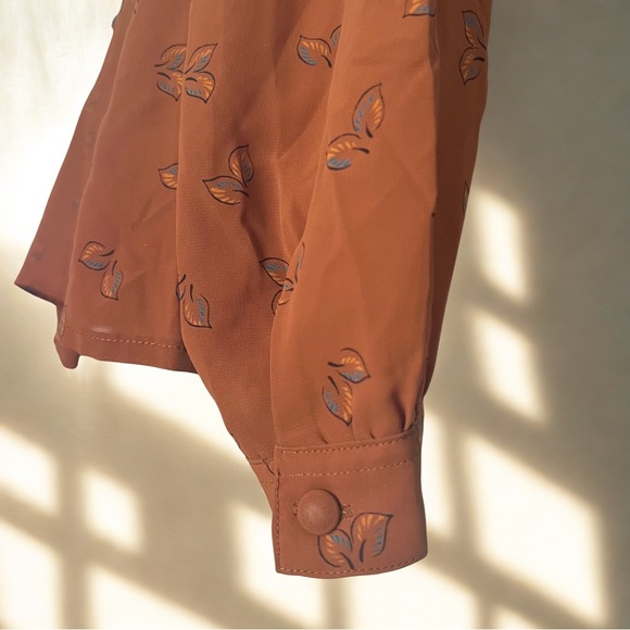 Chaus Women’s Tan Patterned blouse Size 8, long sleeve - Picture 3 of 4